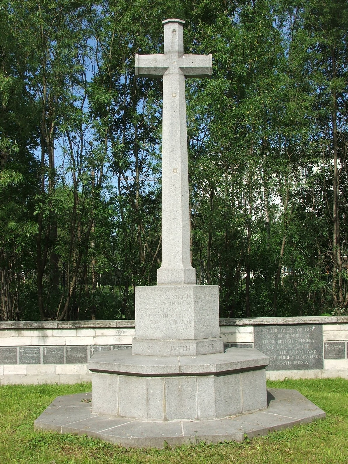 The Cross of Sacrifice in Archangel Allied Cemetery, Russia<br>Photograph courtesy of Pat Twomey