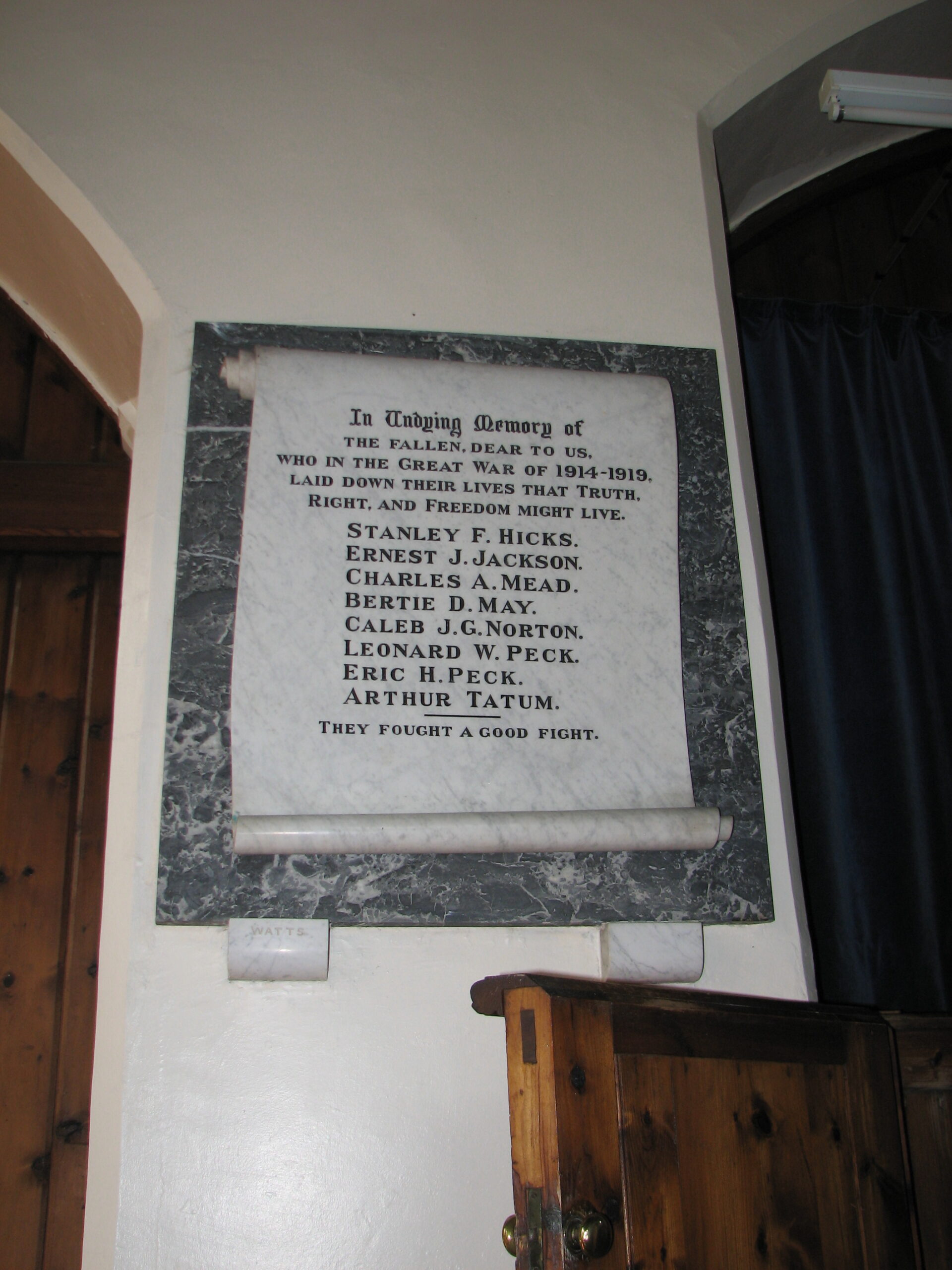 A wider view of the Congregational Church Memorial to the Fallen<br>© Mark Ashmore, 2024<br />08.04.2007