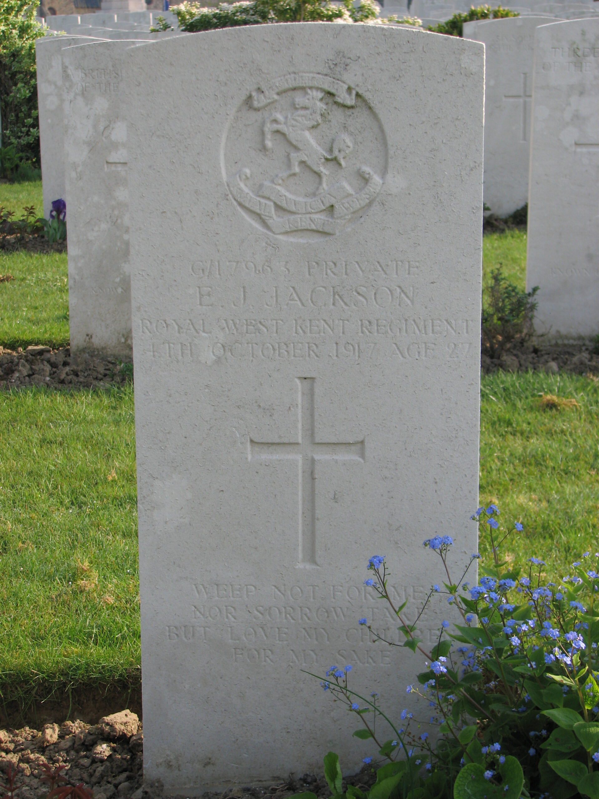 Ernest's headstone in Hooge Crater Cemetery<br>Note that Ernest's age is incorrectly shown as 27, rather than 26.<br />MA