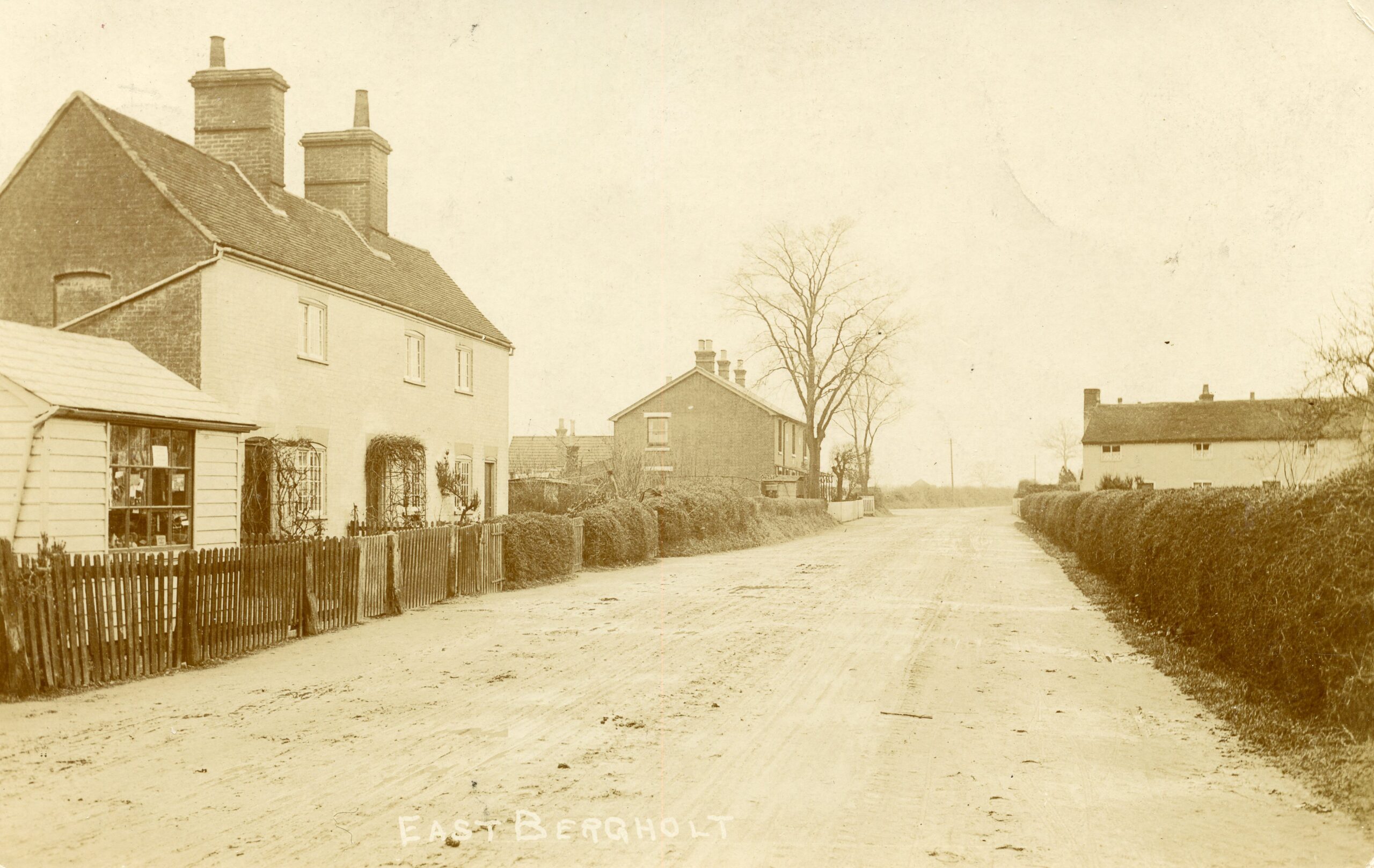 Heath Road, circa 1910.  Victoria Bakery can be seen on the left hand side of the road, in the middle distance.<br>From a Postcard sent in 1911.<br />Author's collection